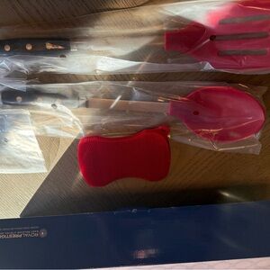 Royal Prestige 3 piece Easy Release Utensil Set -red